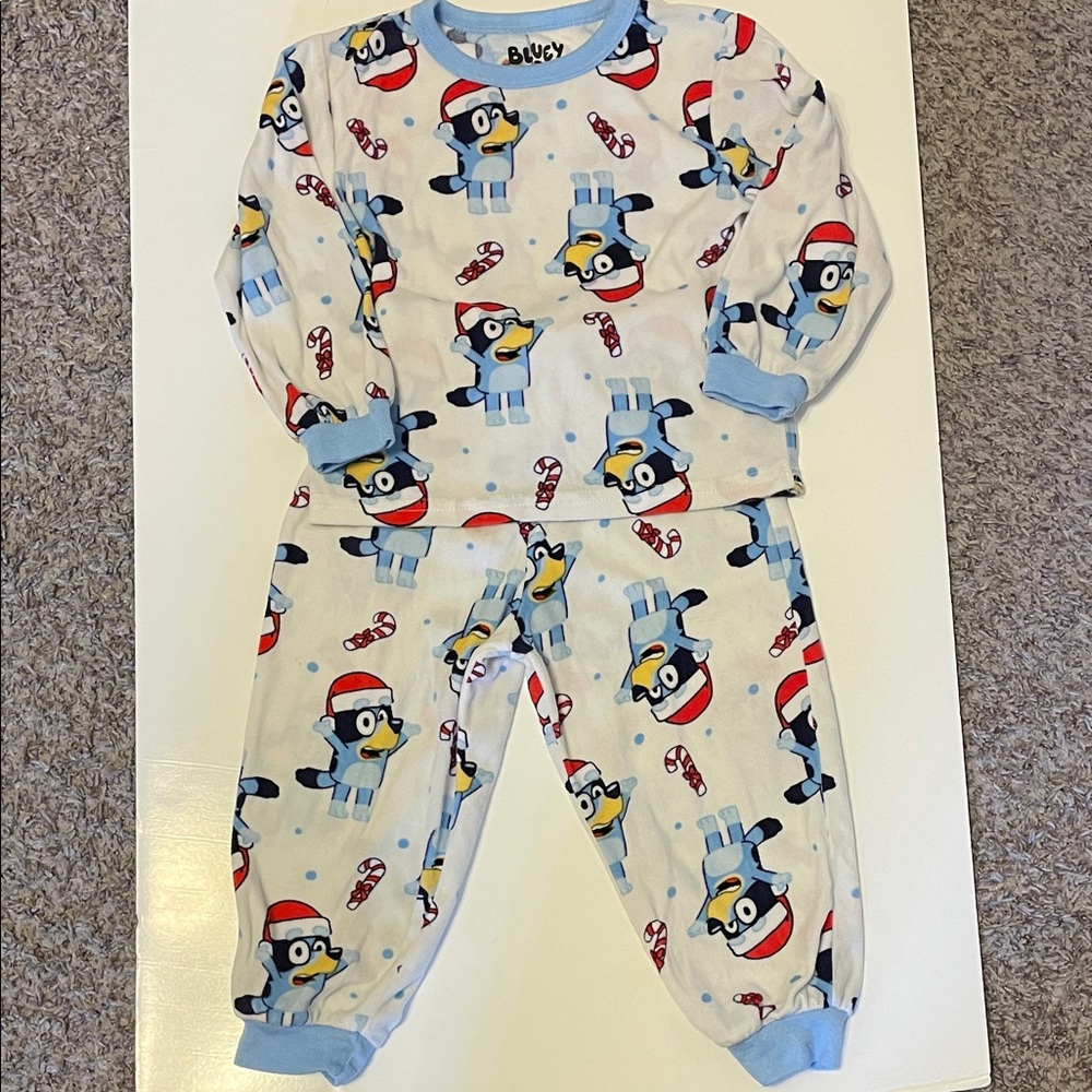 Bluey Toddler Boy Size 3T 2 piece “Bluey Holidays” Festive Top & Bottom Set